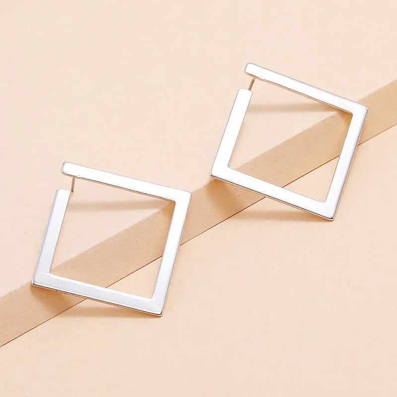 Brincos Quadrados Retrô – Design Geométrico