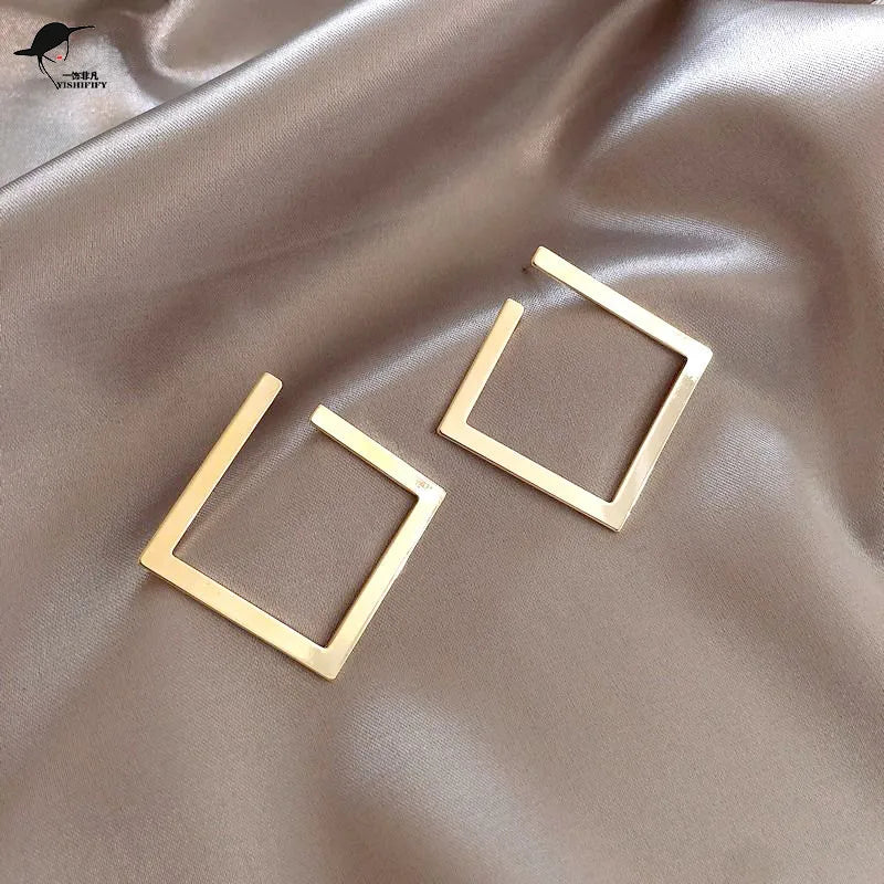 Brincos Quadrados Retrô – Design Geométrico
