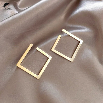 Brincos Quadrados Retrô – Design Geométrico