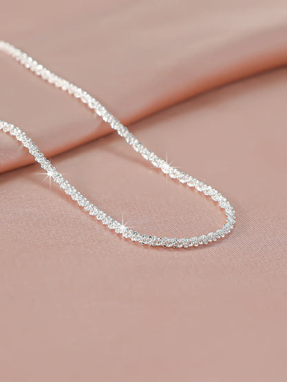 Colar Minimalista com Corrente Fina