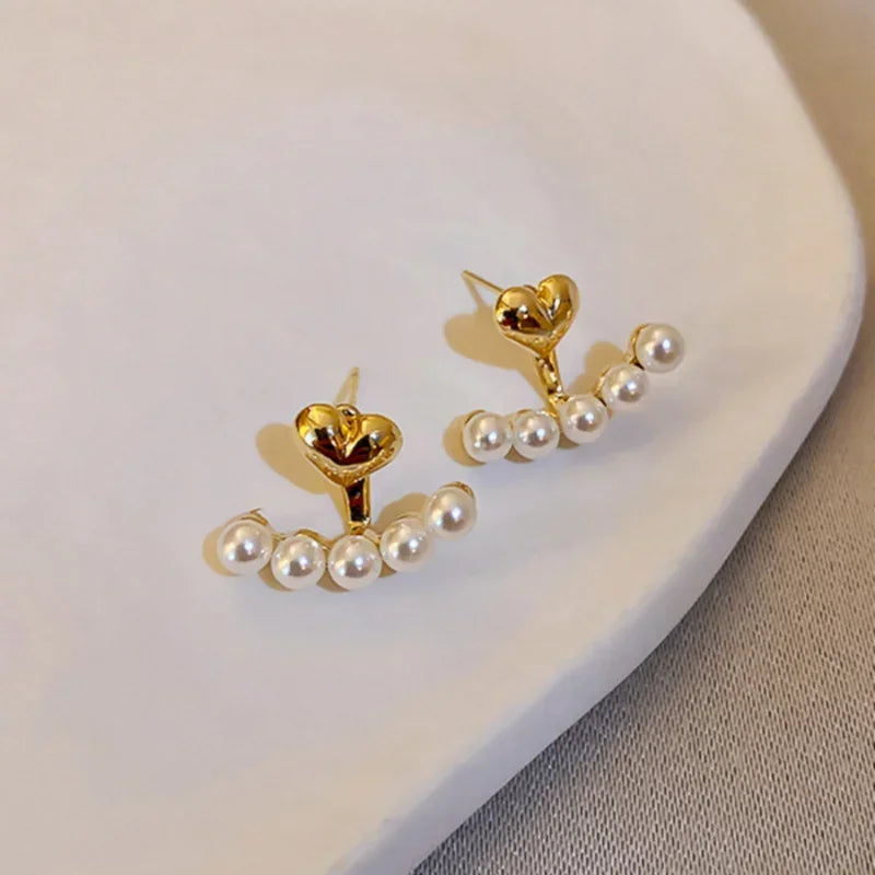 Brincos Coração com Pérola – Elegância Coreana